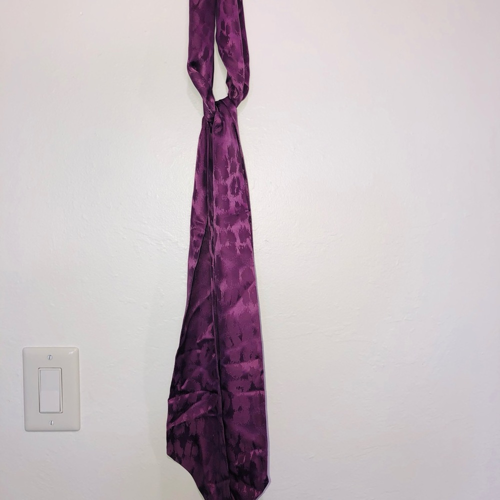 Scarf, purple, 190cm long, nice to wear with shirt, blouse and coat.